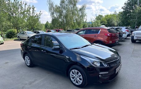 KIA Rio IV, 2018 год, 1 290 000 рублей, 2 фотография