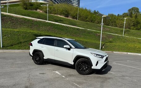 Toyota RAV4, 2019 год, 3 000 000 рублей, 16 фотография