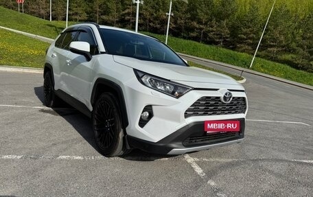 Toyota RAV4, 2019 год, 3 000 000 рублей, 9 фотография