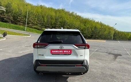 Toyota RAV4, 2019 год, 3 000 000 рублей, 6 фотография