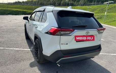 Toyota RAV4, 2019 год, 3 000 000 рублей, 10 фотография