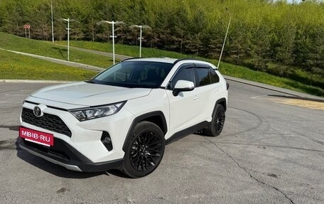 Toyota RAV4, 2019 год, 3 000 000 рублей, 8 фотография