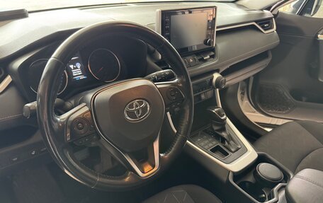 Toyota RAV4, 2019 год, 3 000 000 рублей, 19 фотография