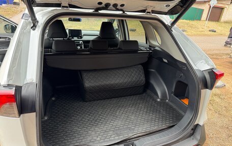Toyota RAV4, 2019 год, 3 000 000 рублей, 23 фотография
