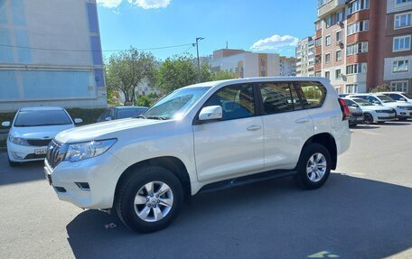 Toyota Land Cruiser Prado 150 рестайлинг 2, 2019 год, 4 700 000 рублей, 3 фотография