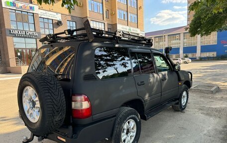 Toyota Land Cruiser 100 рестайлинг 2, 2007 год, 2 000 000 рублей, 3 фотография