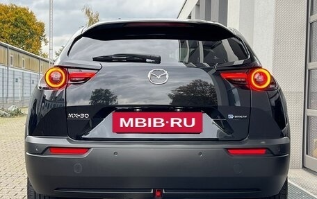Mazda MX-30, 2020 год, 2 350 000 рублей, 9 фотография