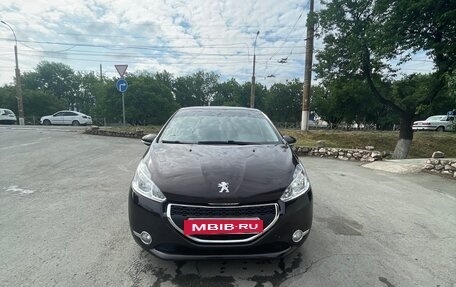 Peugeot 208 II, 2013 год, 875 000 рублей, 2 фотография