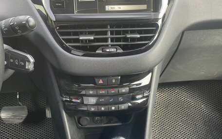 Peugeot 208 II, 2013 год, 875 000 рублей, 16 фотография
