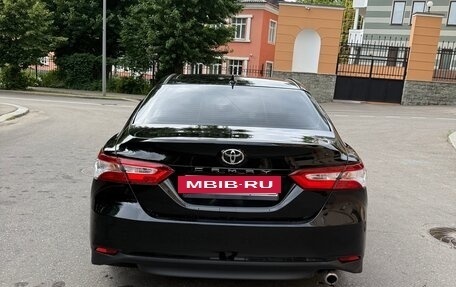 Toyota Camry, 2020 год, 2 300 000 рублей, 4 фотография