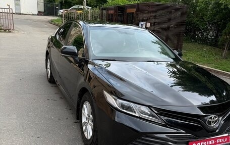 Toyota Camry, 2020 год, 2 300 000 рублей, 2 фотография