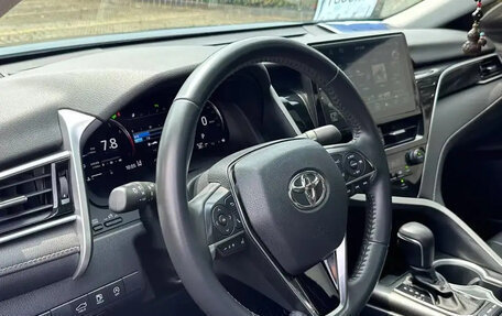 Toyota Camry, 2023 год, 2 400 000 рублей, 4 фотография