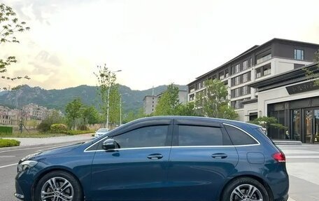 Mercedes-Benz B-Класс, 2020 год, 1 850 000 рублей, 5 фотография