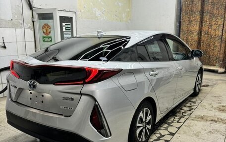 Toyota Prius IV XW50, 2017 год, 1 790 000 рублей, 2 фотография