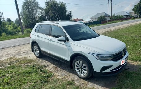 Volkswagen Tiguan II, 2021 год, 2 530 000 рублей, 3 фотография