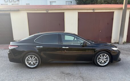 Toyota Camry, 2018 год, 2 700 000 рублей, 3 фотография