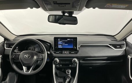Toyota RAV4, 2021 год, 2 820 000 рублей, 7 фотография