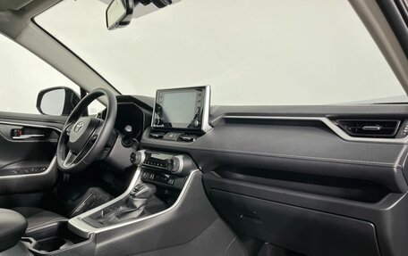 Toyota RAV4, 2021 год, 2 820 000 рублей, 9 фотография