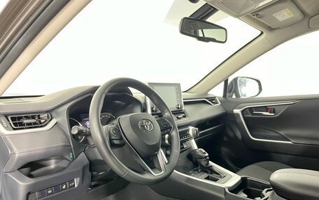 Toyota RAV4, 2021 год, 2 820 000 рублей, 8 фотография