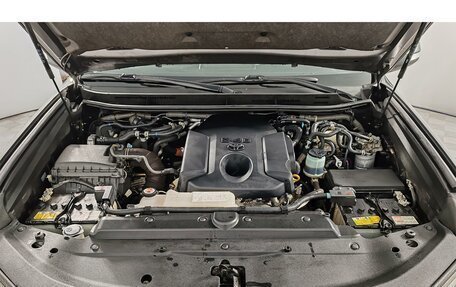 Toyota Land Cruiser Prado 150 рестайлинг 2, 2021 год, 6 290 000 рублей, 9 фотография