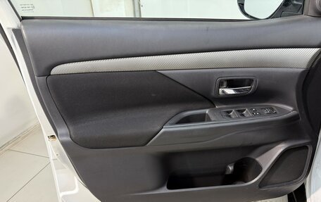 Mitsubishi Outlander III рестайлинг 3, 2013 год, 1 499 800 рублей, 7 фотография
