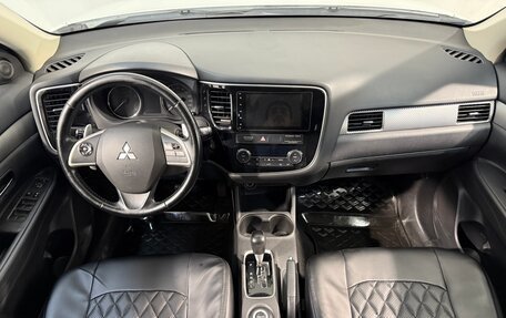 Mitsubishi Outlander III рестайлинг 3, 2013 год, 1 499 800 рублей, 9 фотография