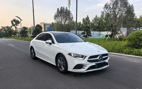 Mercedes-Benz A-Класс, 2022 год, 1 940 000 рублей, 3 фотография