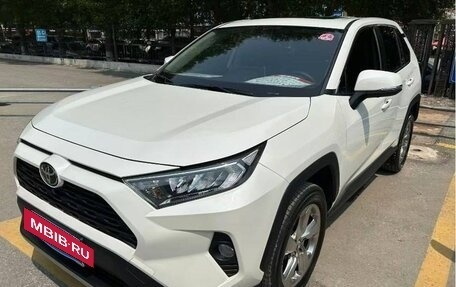 Toyota RAV4, 2020 год, 2 198 300 рублей, 2 фотография