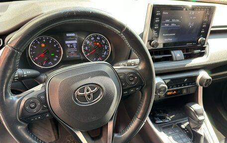 Toyota RAV4, 2019 год, 2 400 000 рублей, 2 фотография