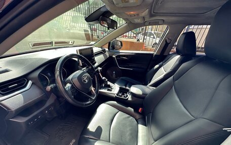 Toyota RAV4, 2019 год, 2 400 000 рублей, 6 фотография