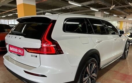 Volvo V60 Cross Country II, 2021 год, 3 559 810 рублей, 4 фотография