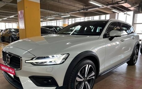 Volvo V60 Cross Country II, 2021 год, 3 559 810 рублей, 3 фотография