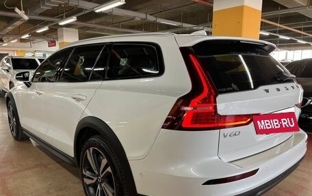 Volvo V60 Cross Country II, 2021 год, 3 559 810 рублей, 5 фотография