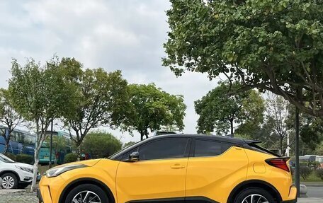 Toyota C-HR I рестайлинг, 2022 год, 1 499 000 рублей, 7 фотография