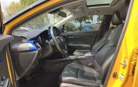 Toyota C-HR I рестайлинг, 2022 год, 1 499 000 рублей, 8 фотография