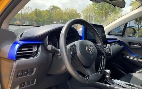 Toyota C-HR I рестайлинг, 2022 год, 1 499 000 рублей, 9 фотография