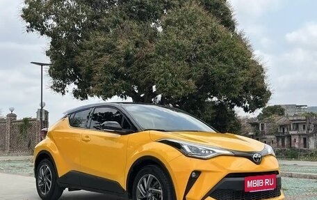 Toyota C-HR I рестайлинг, 2022 год, 1 499 000 рублей, 3 фотография