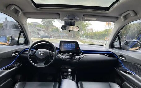 Toyota C-HR I рестайлинг, 2022 год, 1 499 000 рублей, 11 фотография