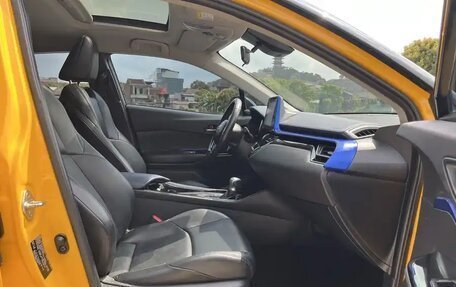 Toyota C-HR I рестайлинг, 2022 год, 1 499 000 рублей, 14 фотография