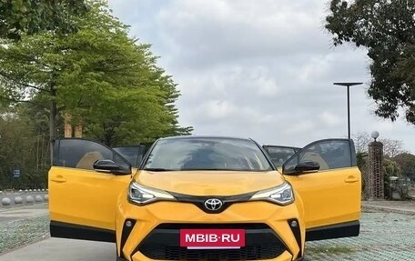 Toyota C-HR I рестайлинг, 2022 год, 1 499 000 рублей, 16 фотография