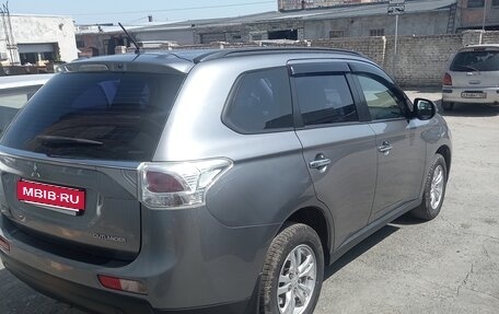 Mitsubishi Outlander III рестайлинг 3, 2012 год, 1 400 000 рублей, 2 фотография