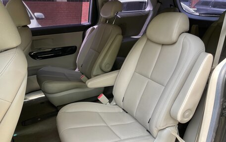 KIA Carnival III, 2019 год, 2 900 000 рублей, 4 фотография