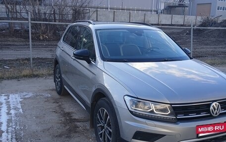 Volkswagen Tiguan II, 2019 год, 1 880 000 рублей, 2 фотография