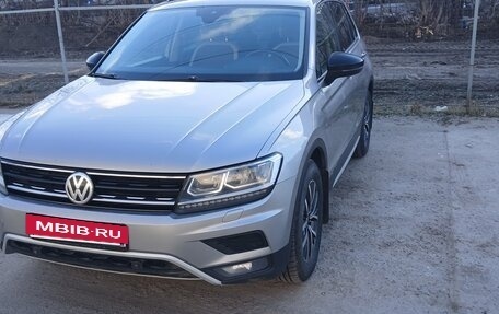 Volkswagen Tiguan II, 2019 год, 1 880 000 рублей, 3 фотография