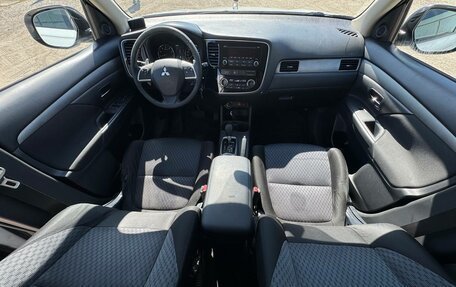 Mitsubishi Outlander III рестайлинг 3, 2012 год, 1 300 000 рублей, 9 фотография