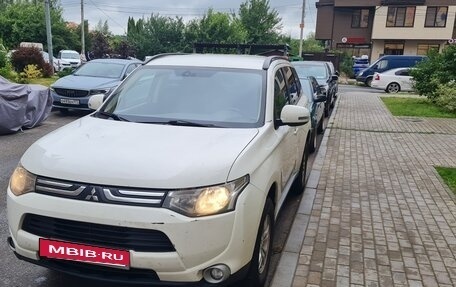 Mitsubishi Outlander III рестайлинг 3, 2012 год, 990 000 рублей, 2 фотография