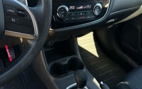 Mitsubishi Outlander III рестайлинг 3, 2012 год, 1 300 000 рублей, 13 фотография