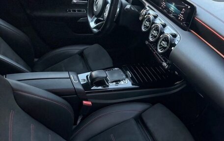 Mercedes-Benz CLA, 2019 год, 2 500 000 рублей, 17 фотография