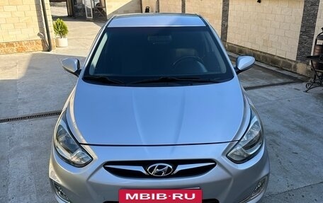 Hyundai Solaris II рестайлинг, 2012 год, 990 000 рублей, 2 фотография
