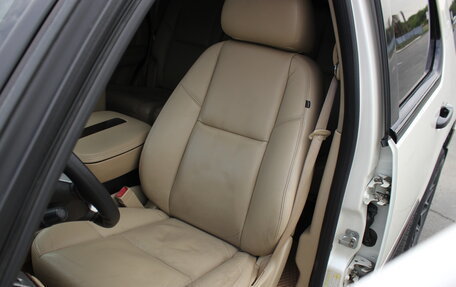 Cadillac Escalade III, 2010 год, 2 080 000 рублей, 20 фотография